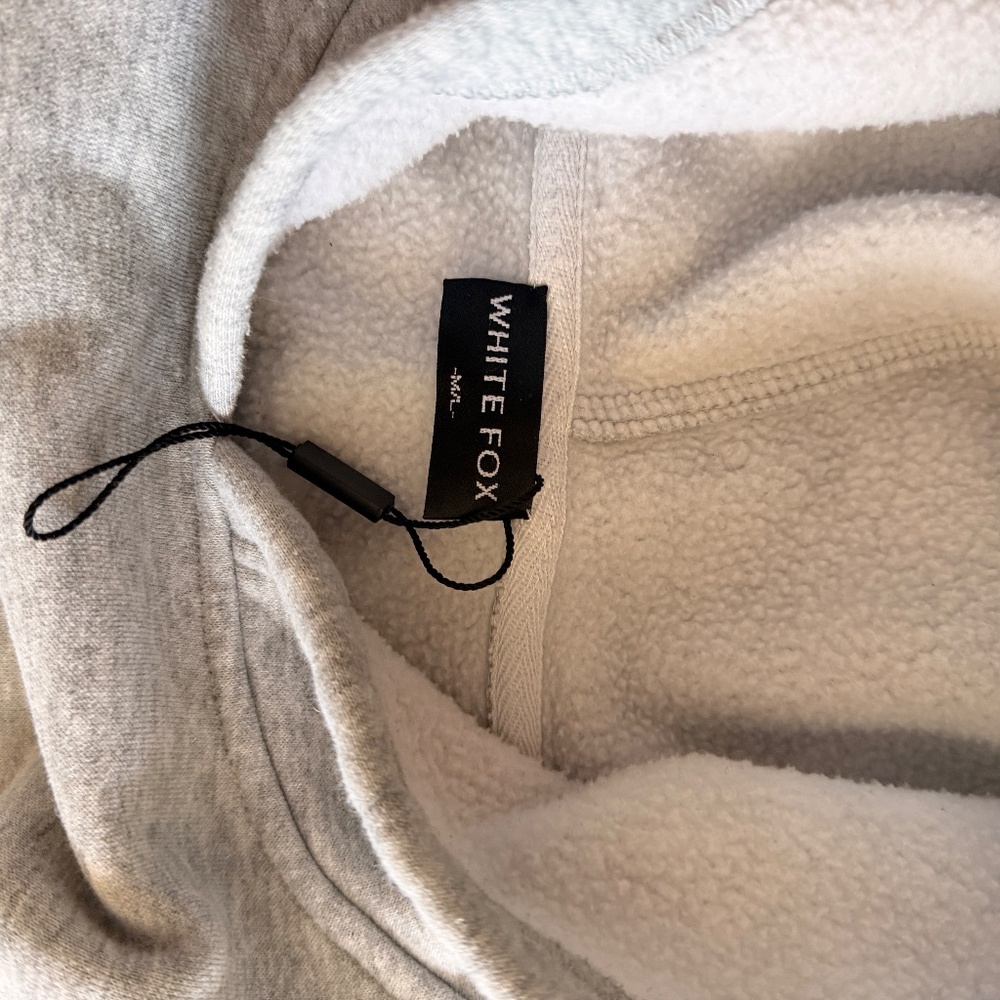White Fox weathered gray sweat set red m/l - Picture 6 of 6